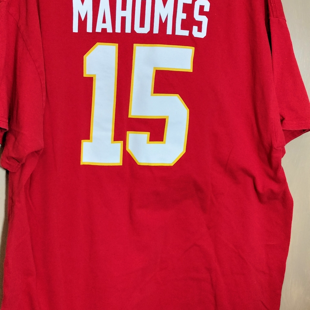 NFL Team Apparel Red Shirt Patrick Mahommes. Kansas City Chiefs - Picture 3 of 3